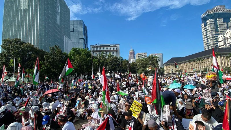 Ribuan Massa di Monas Serukan Henti Genosida